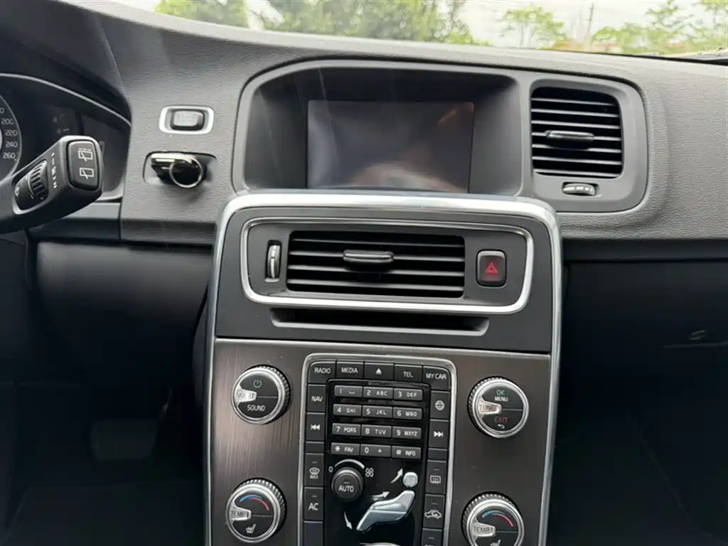 Volvo V60 2015 T5