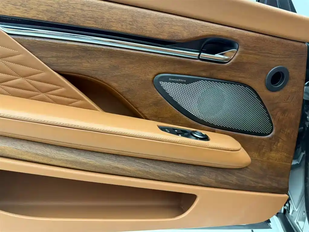 Aston Martin DB12 — фотографии объявления, Фото 13