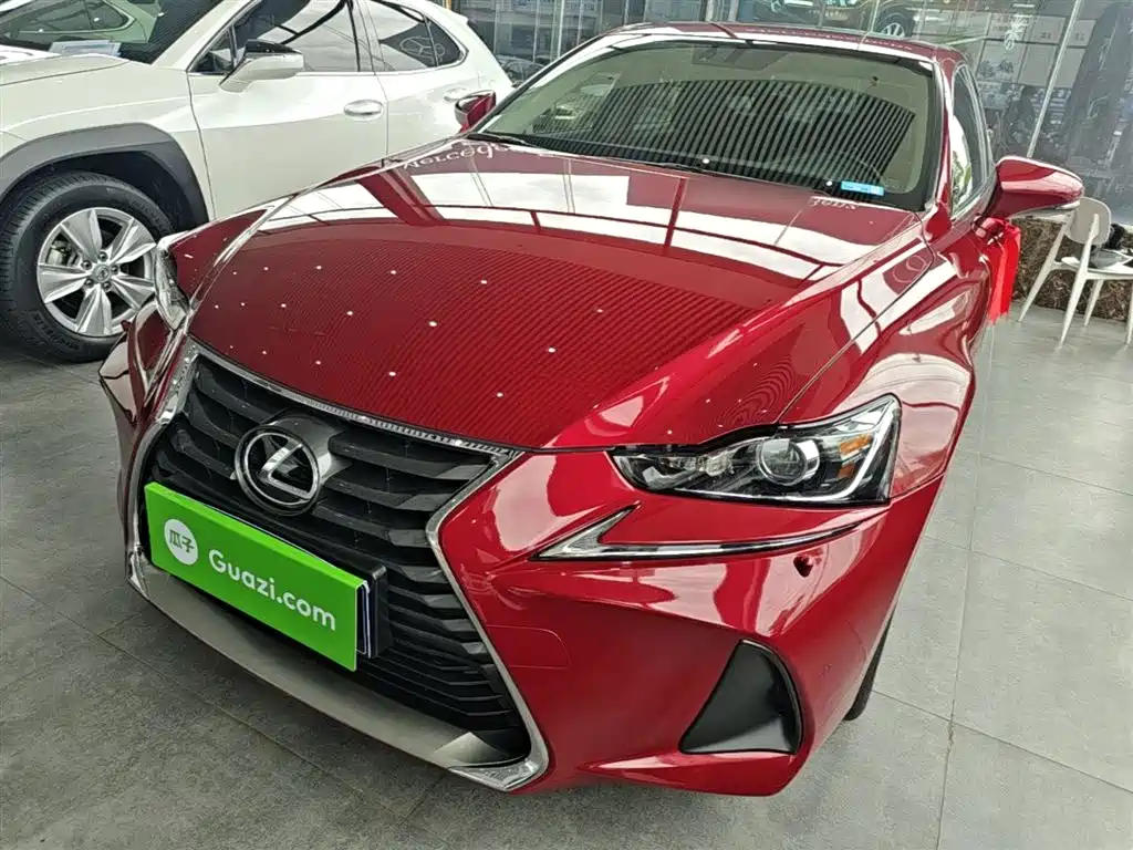 Lexus IS 2019