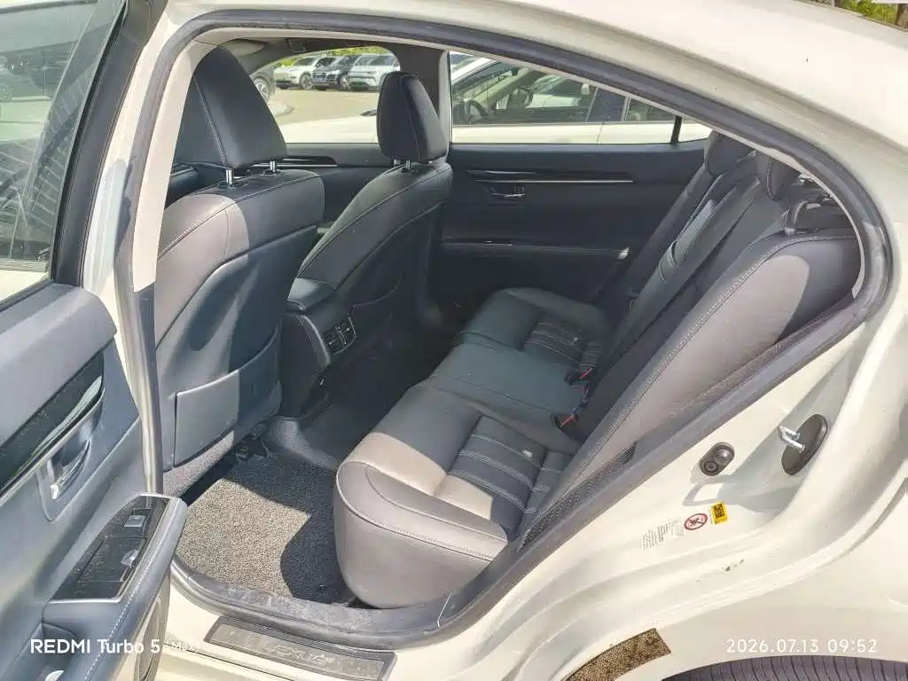 Lexus ES 2015 300h Comfort