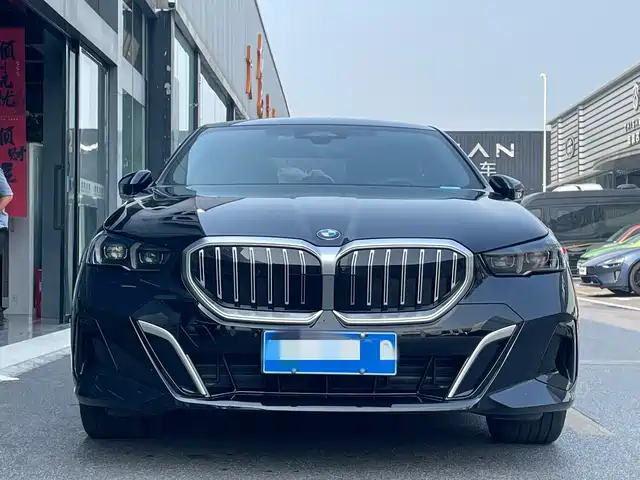 BMW 5 SERIES 2024