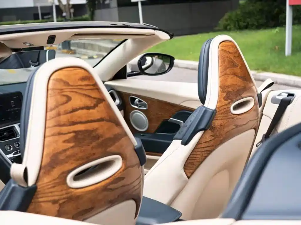 Aston Martin DB11 — миниатюра 10