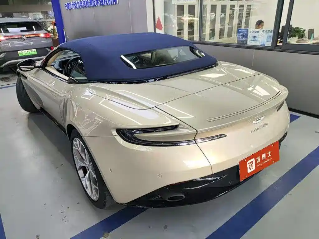 Aston Martin DB11 — миниатюра 2
