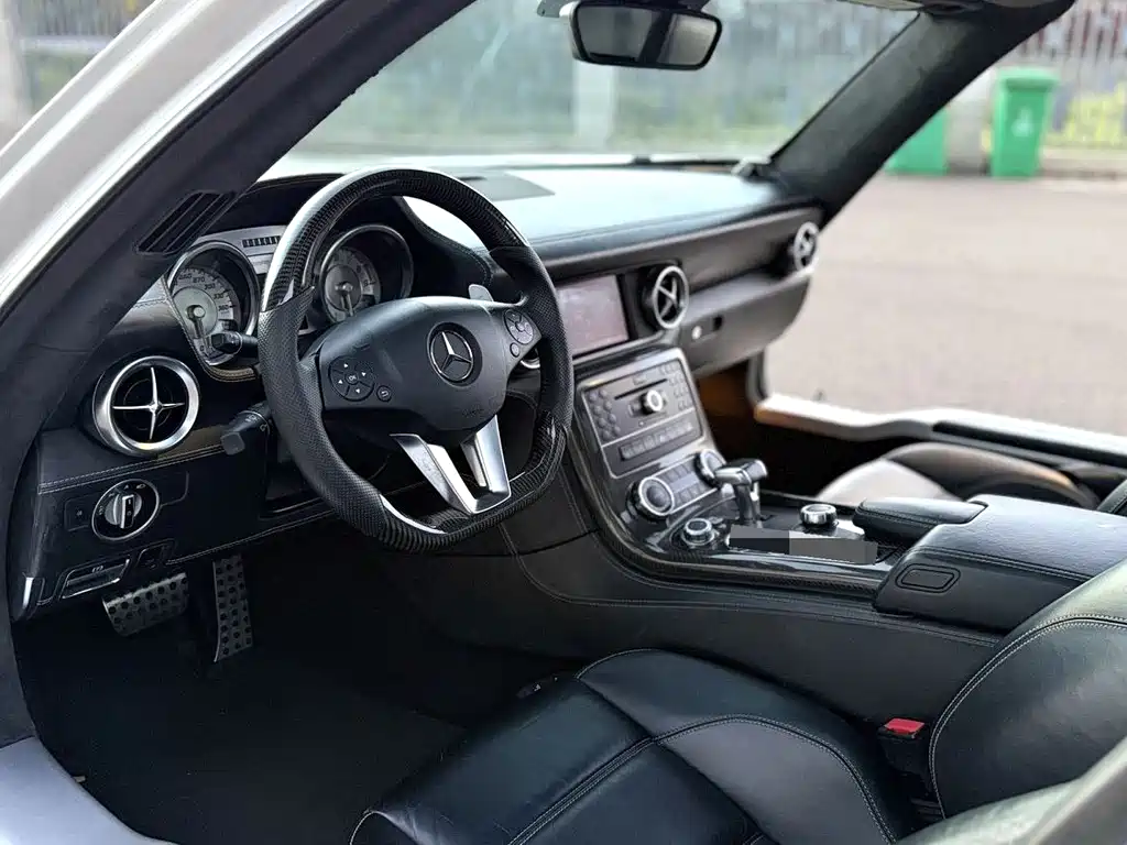 Mercedes-Benz SLS AMG — миниатюра 9