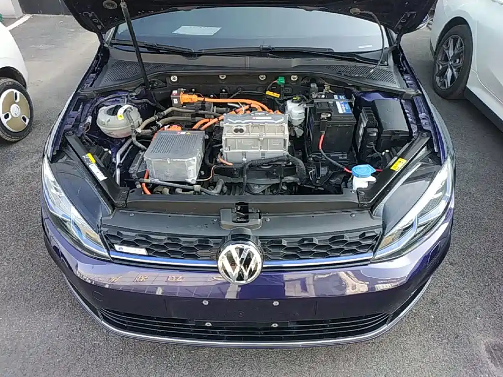 Volkswagen Golf EV — миниатюра 20