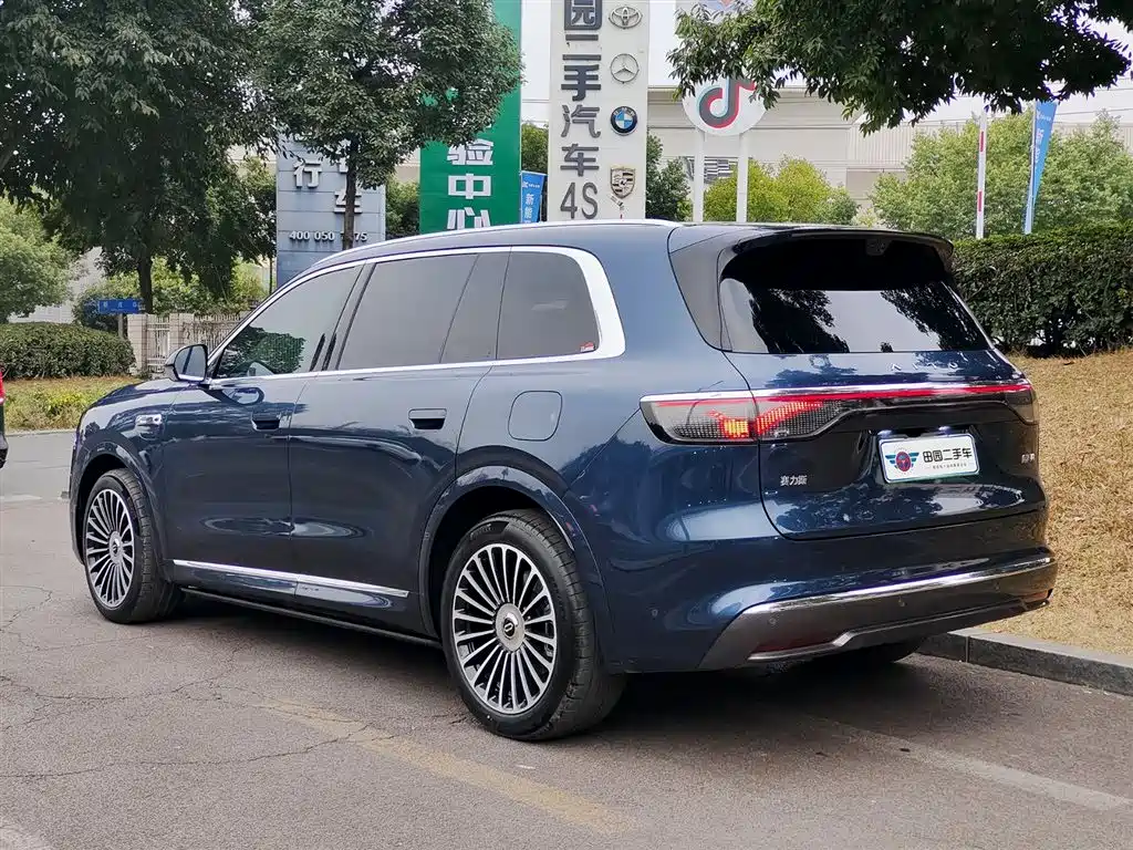 AITO ASK THE WORLD M8