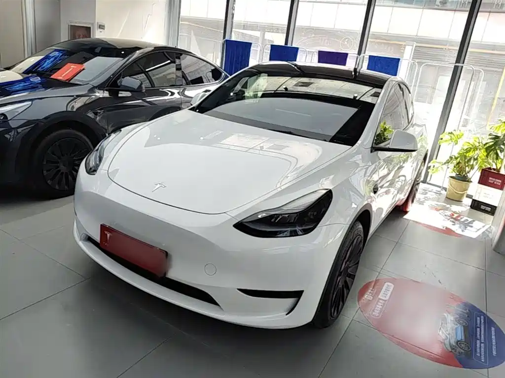 Tesla Model Y 2024