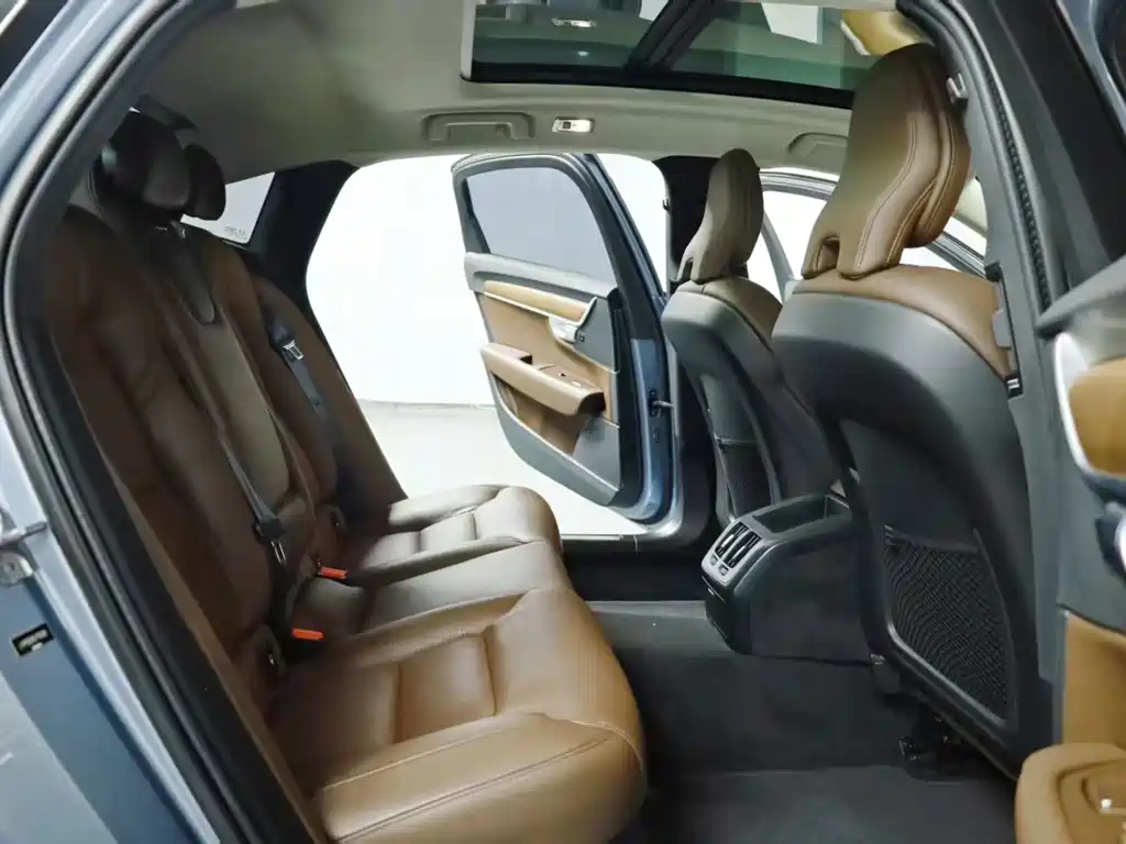 Volvo S90 — миниатюра 7