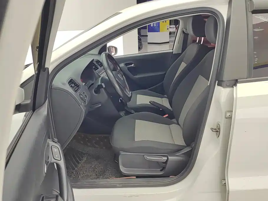 Volkswagen Polo 2016 1.4L AT