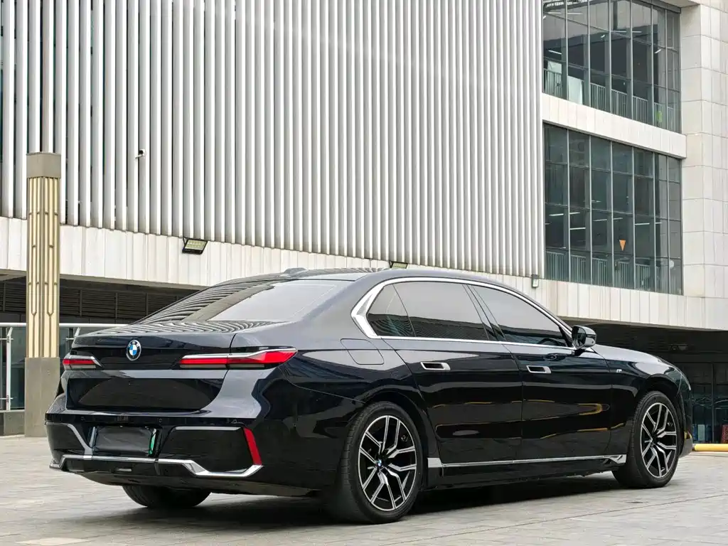 BMW i7 2023 eDrive50L Lead M Sport