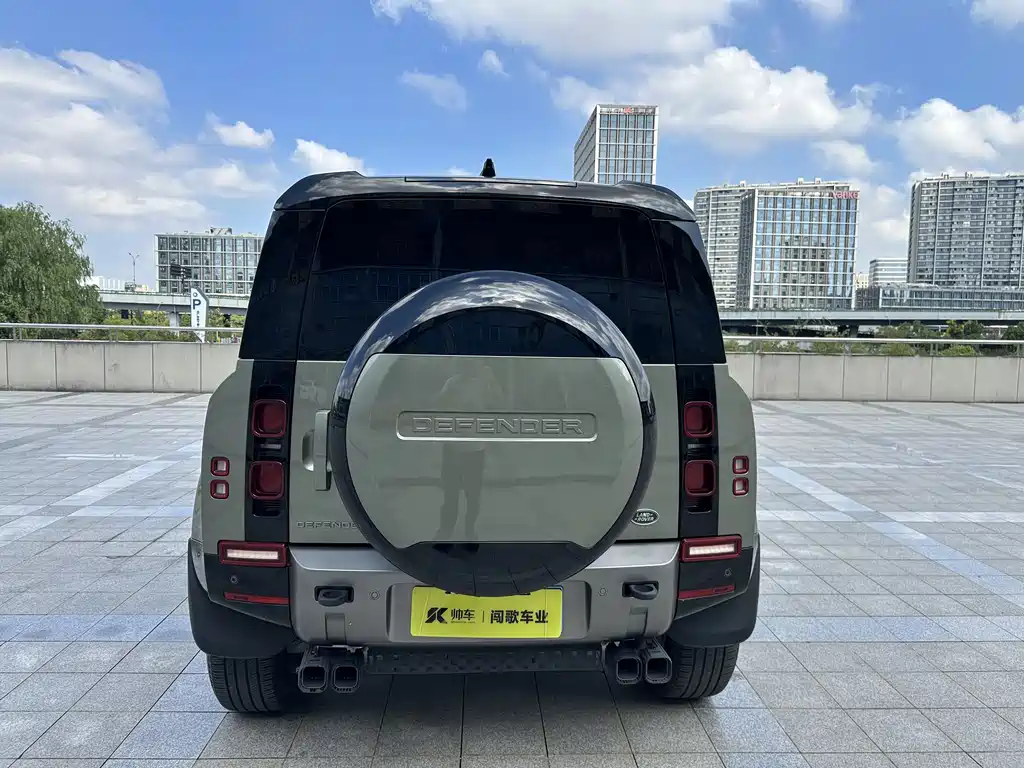LAND ROVER DEFENDER
