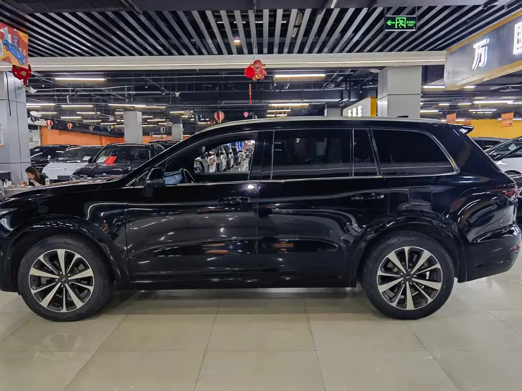 Li Auto ONE 2020 6 мест