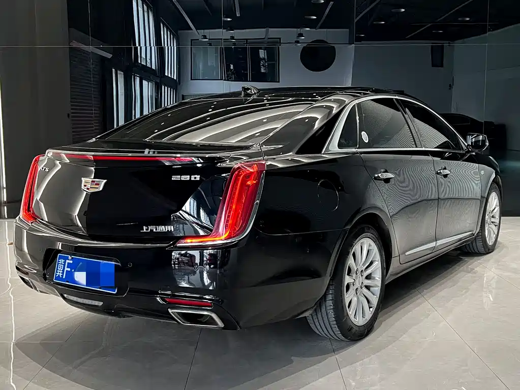 CADILLAC XTS