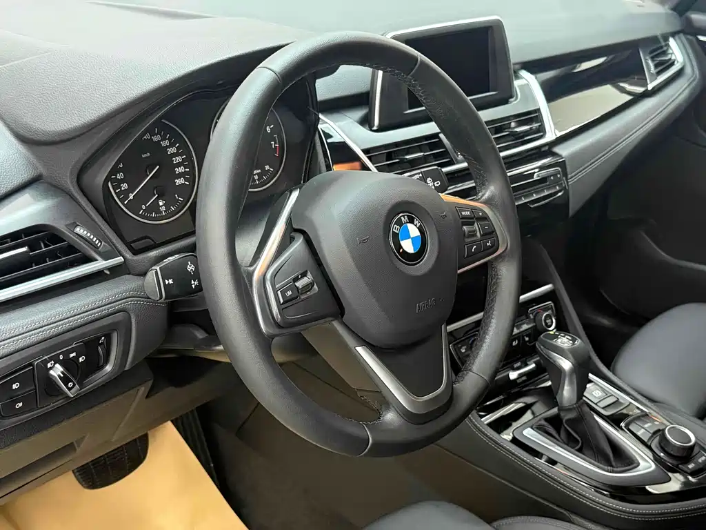 BMW  2 SERIES STATION WAGON