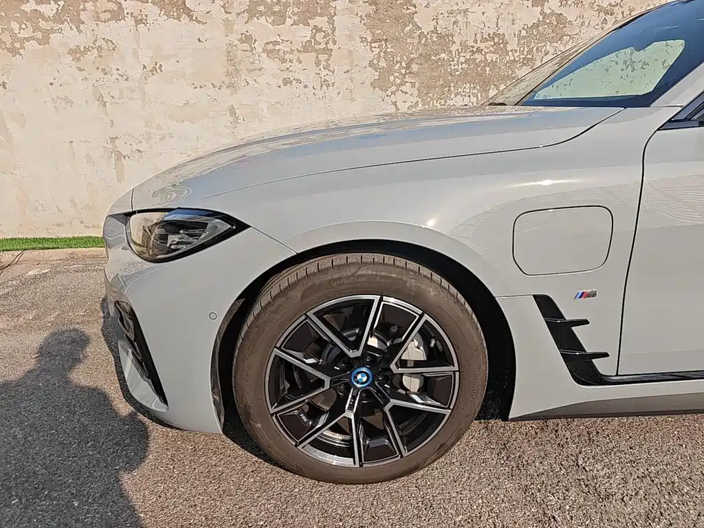 BMW i4 — миниатюра 6