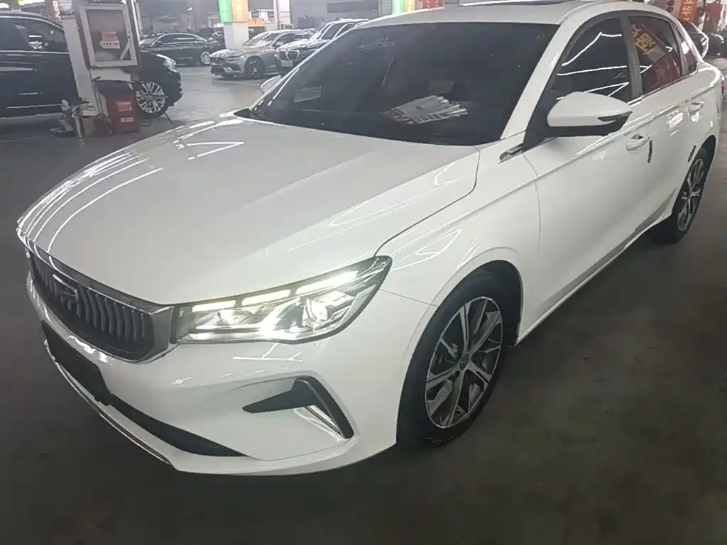 Geely Emgrand 2022