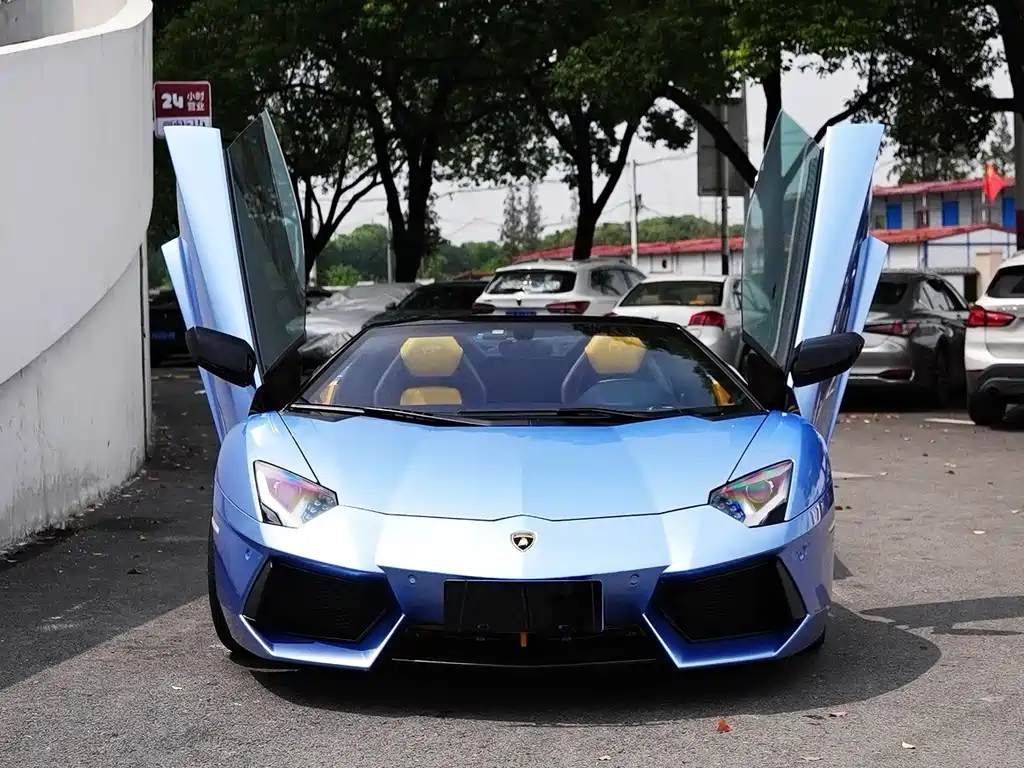 LAMBORGHINI AVENTADOR