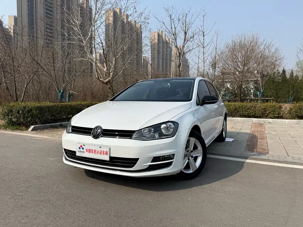 VOLKSWAGEN GOLF