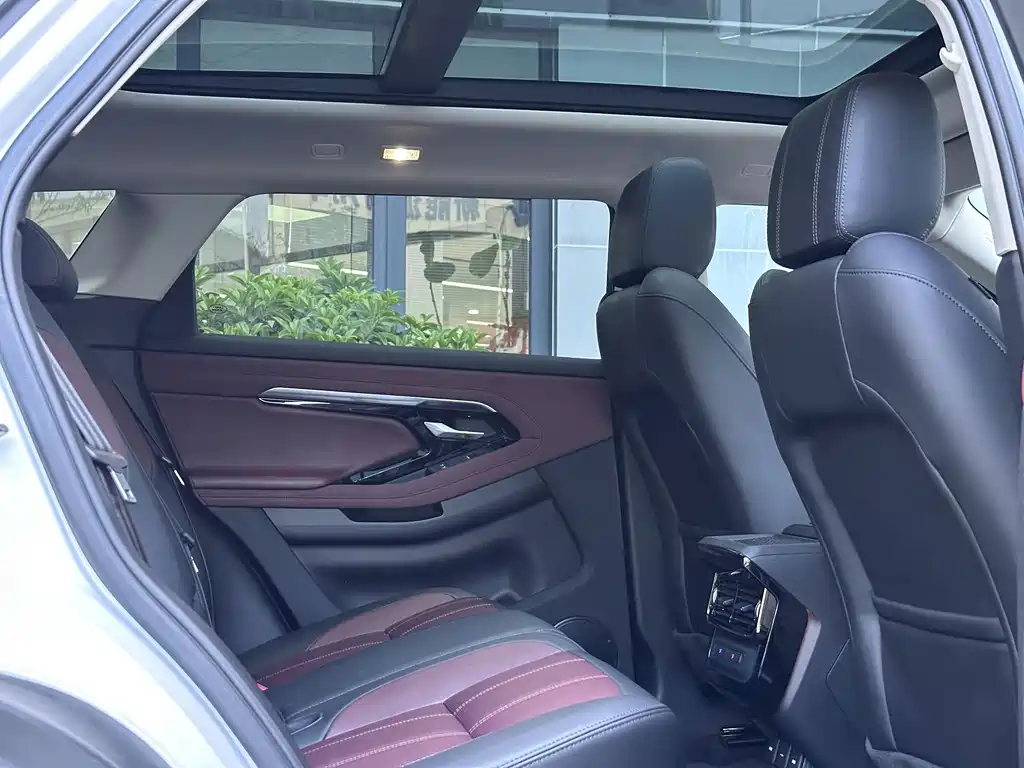 Land Rover Evoque PHEV — миниатюра 12