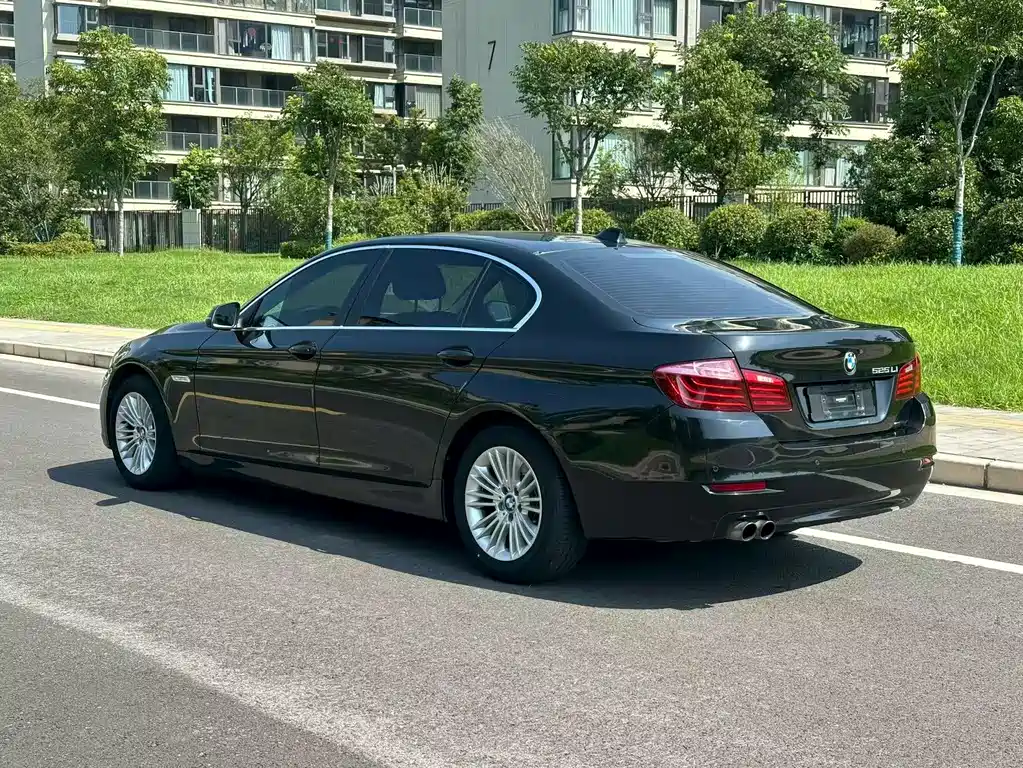 BMW 5 SERIES