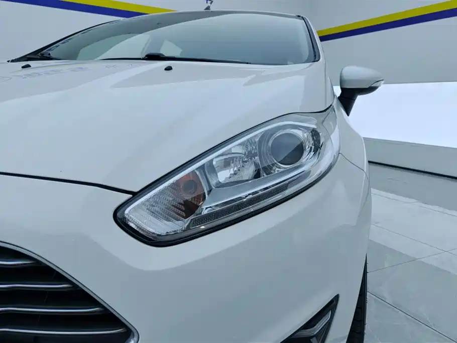Ford Fiesta 2013 1.5L MT