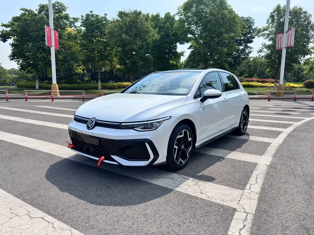 Volkswagen Golf 2025