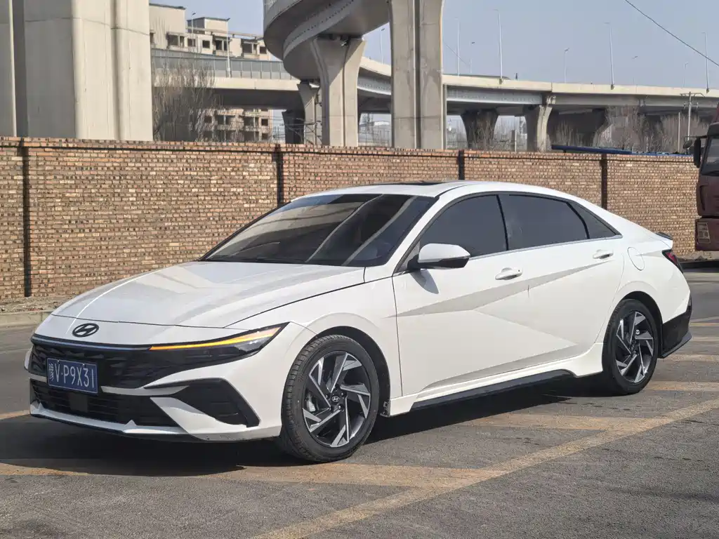 Купить Hyundai Elantra