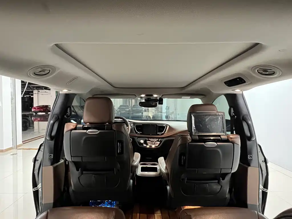 Chrysler Grand Voyager (Import) — миниатюра 26