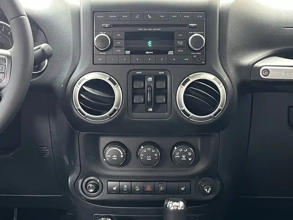 Jeep Wrangler 3.0L Sahara 4-door Comfort Enjoy Edition, фото 9
