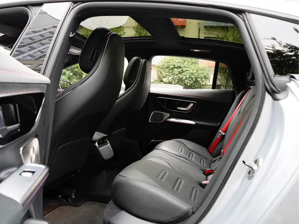 Mercedes-Benz EQE AMG — миниатюра 11