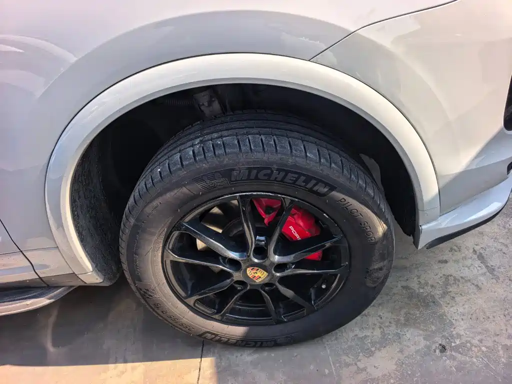 Porsche Cayenne — миниатюра 5