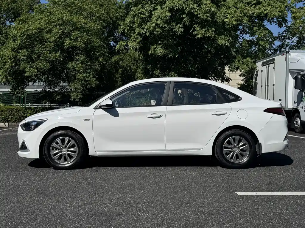 Hyundai Elantra — миниатюра 2