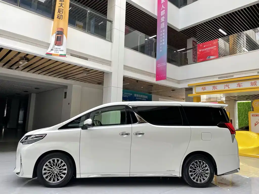 Lexus LM 2020 300h мест
