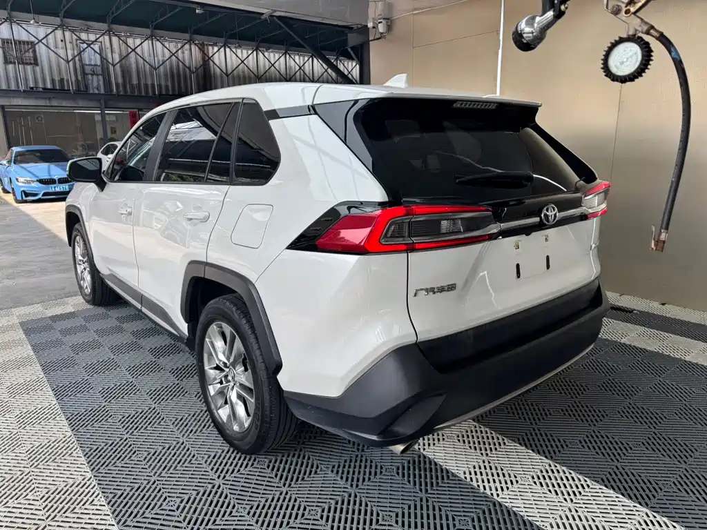 Toyota Wildlander — миниатюра 6