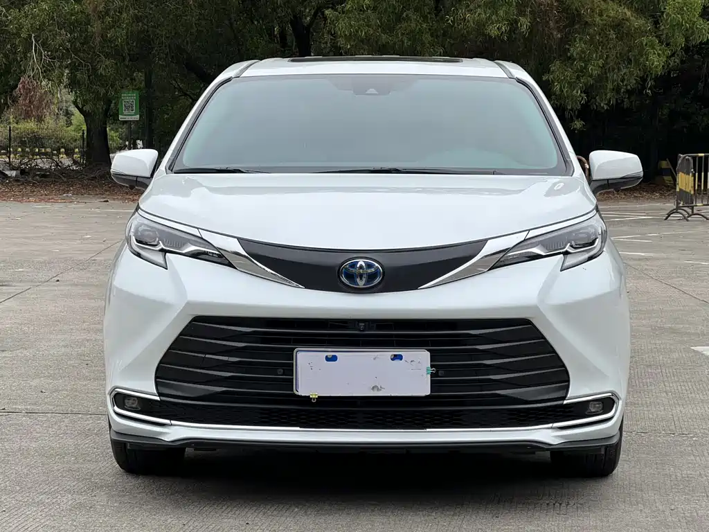 TOYOTA SIENNA