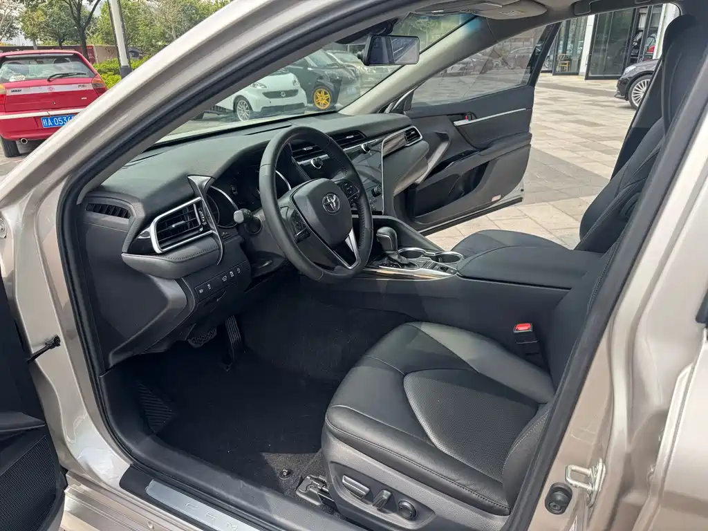 Toyota Camry — миниатюра 9