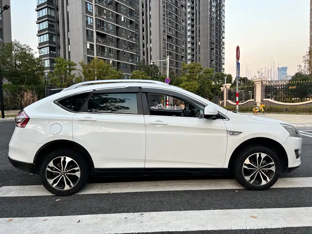 Luxgen U6 1.8T Fashion Type, фото 4