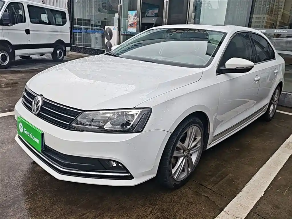 Volkswagen Sagitar 2016