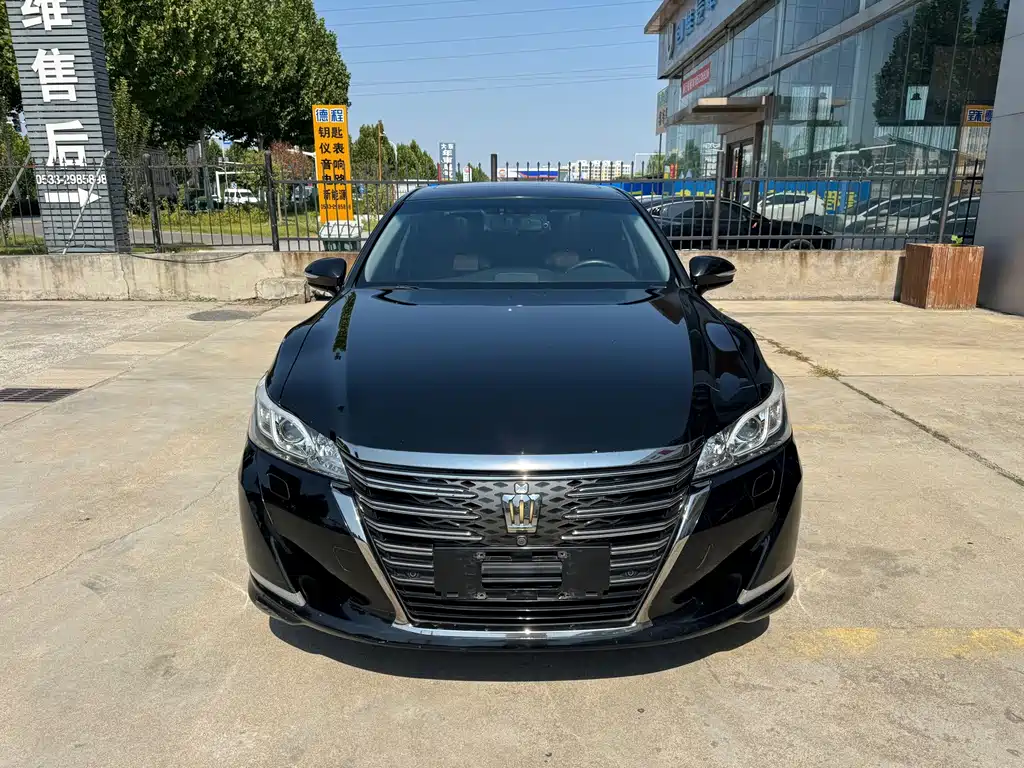 Toyota Crown — миниатюра 2