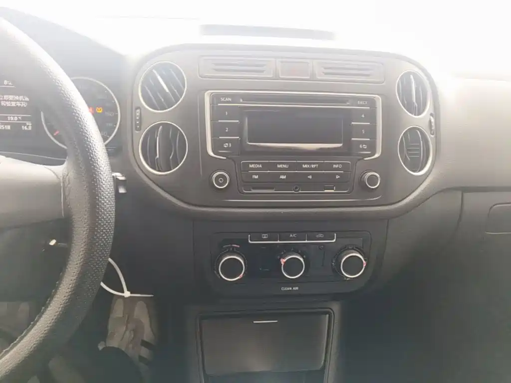 Volkswagen Tiguan — миниатюра 13