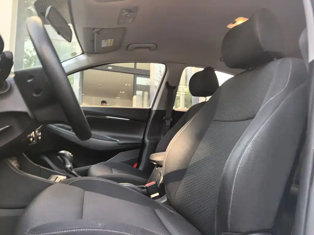 Hyundai Elantra — миниатюра 20