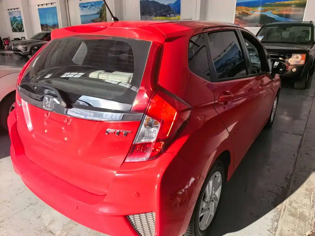 Honda Fit — миниатюра 8