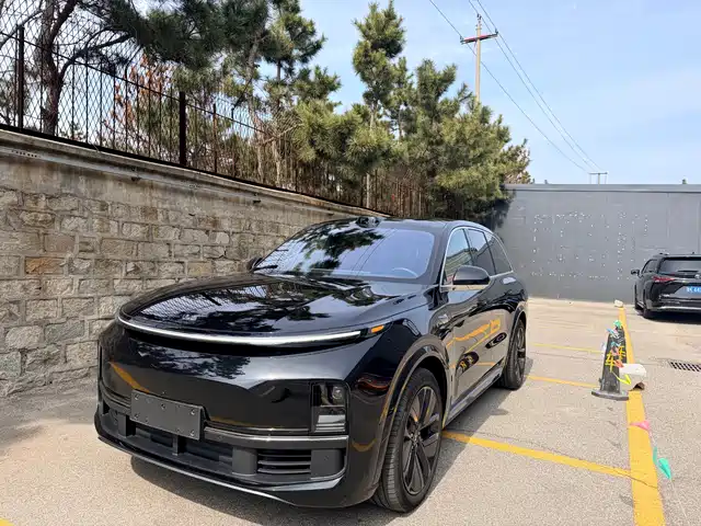 Li Auto IDEAL L8 2025