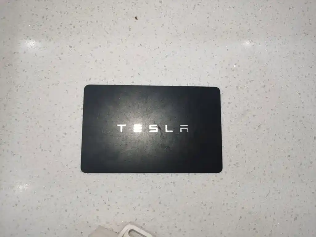 Tesla Model Y — миниатюра 9