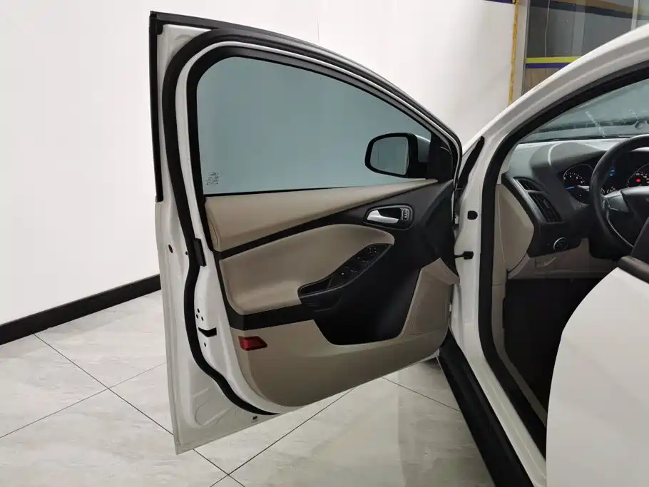 Ford Focus — миниатюра 7