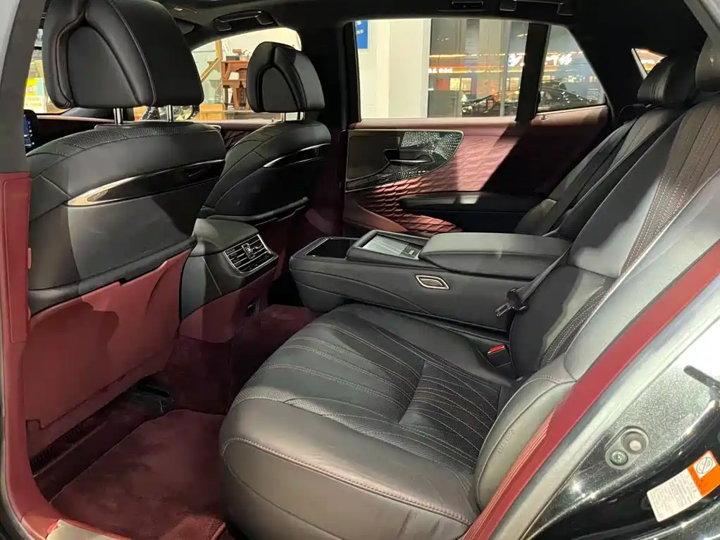 Lexus LS — миниатюра 7