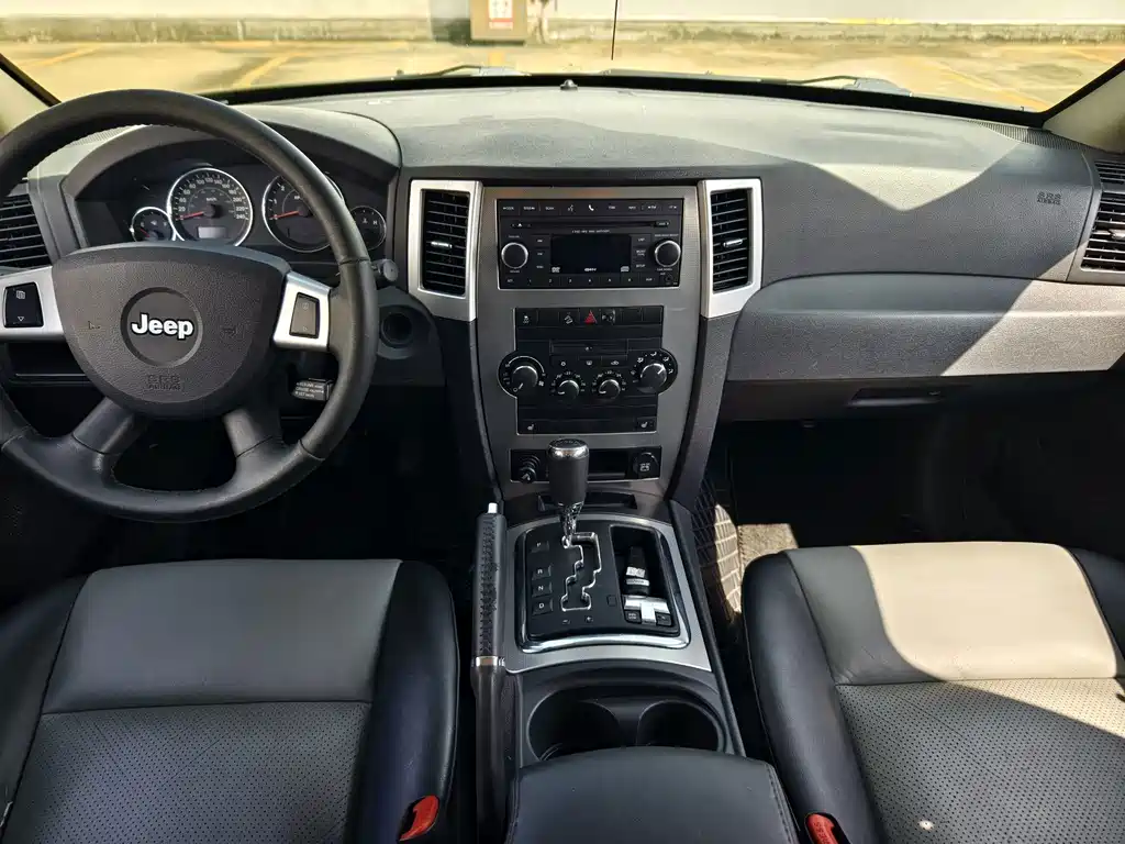 Jeep Grand Cherokee (Import) — миниатюра 12