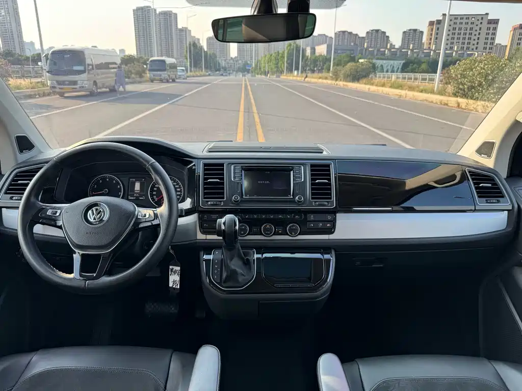 Volkswagen Multivan — миниатюра 26