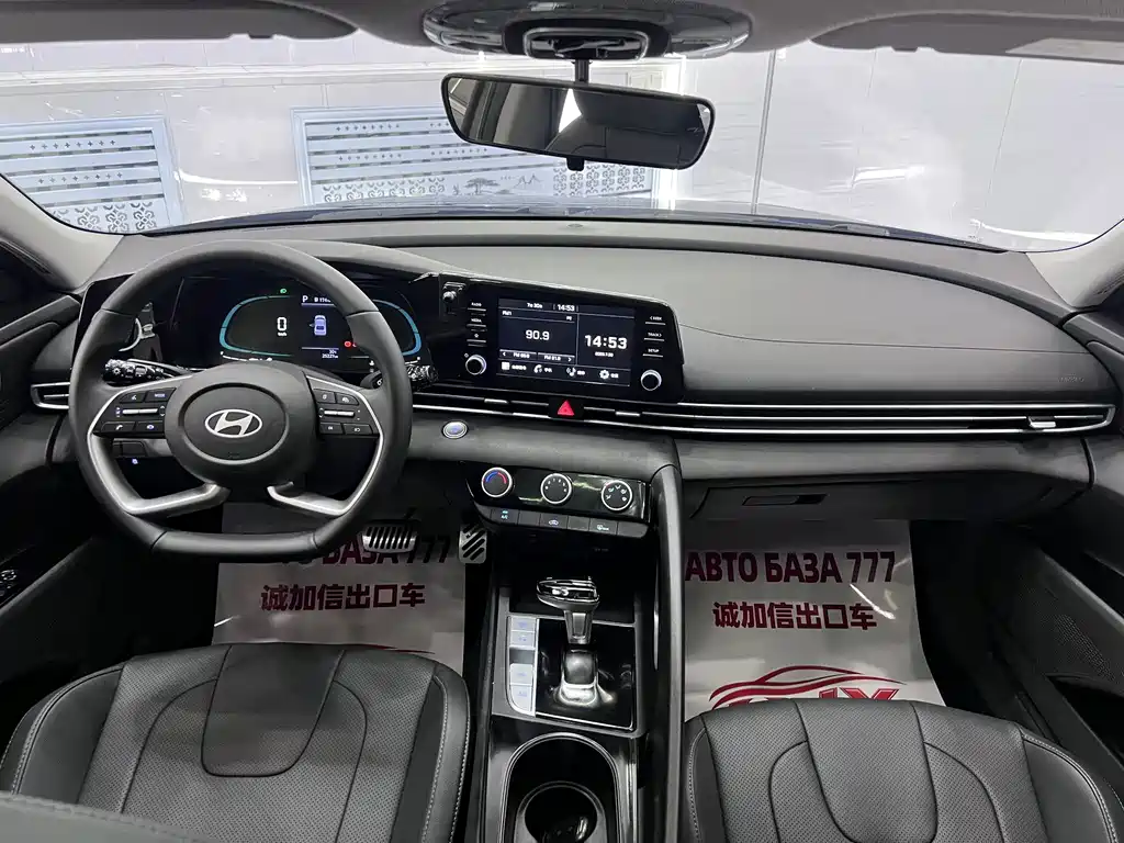 Hyundai Elantra — миниатюра 11