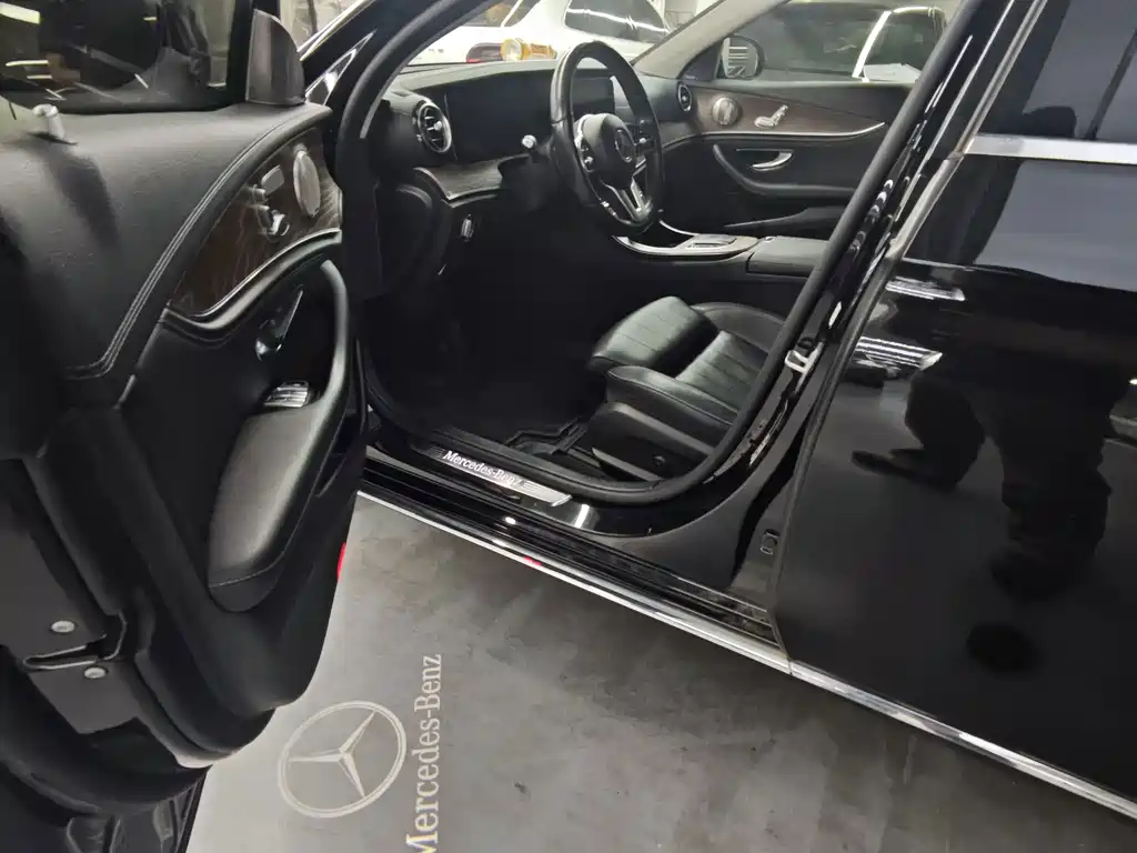 Mercedes-Benz E-Class — миниатюра 6